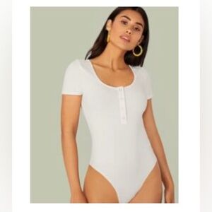 Women’s brand new white ribbed button up cute stylish bodysuit size small